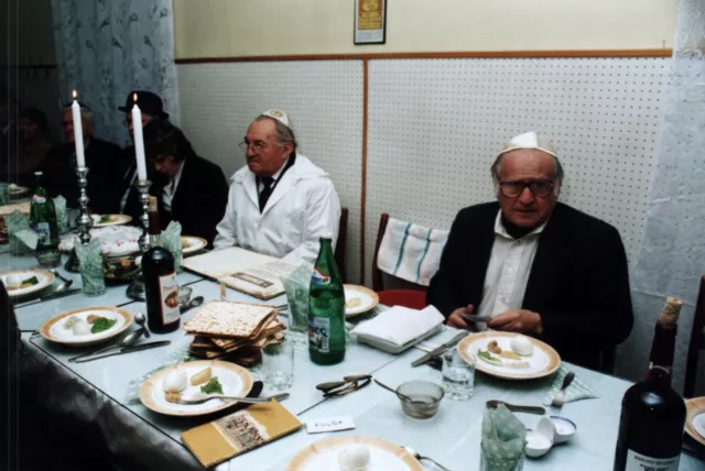 Vasile Grunea in the Jewish canteen at Pesach