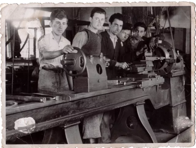 Kappel Zoltán a Vasipari Részvénytársaság mûhelyében Kappel Zoltán a Vasipari Részvénytársaság mûhelyében