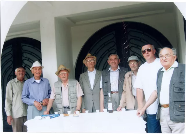 Kappel Zoltán és a kolozsvári hitközség idõs tagjai Kappel Zoltán és a kolozsvári hitközség idõs tagjai