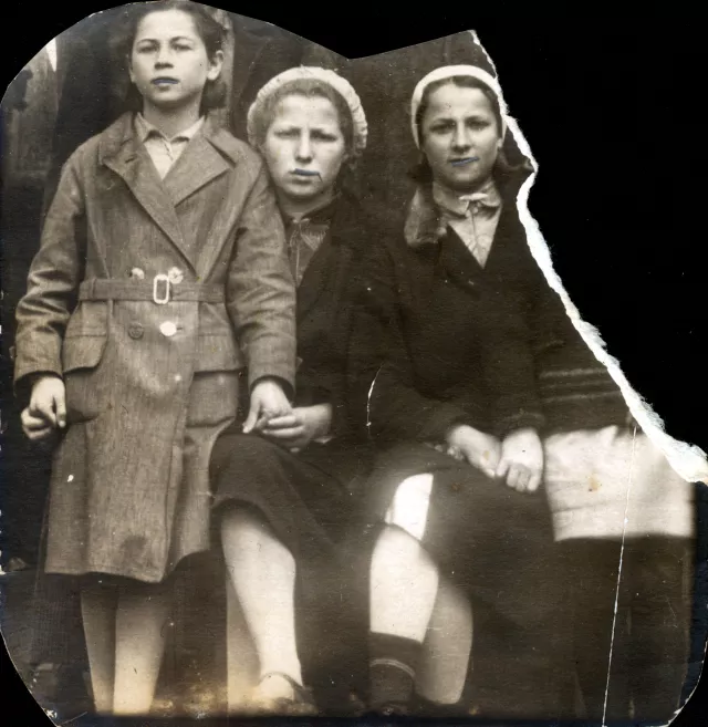 Gisya Rubinchik with her friends