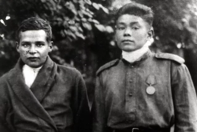 Vladimir Tarskiy with a comrade