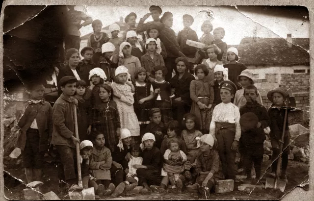 Adela and Elza Aladjem at Jewish school in Vidin
