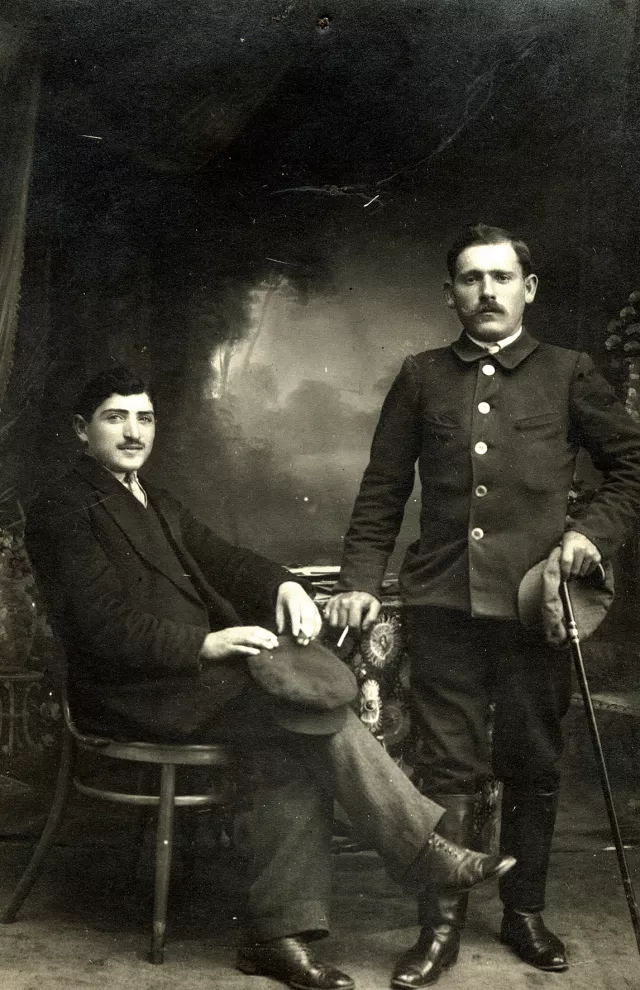 Sima Shvarts' father Yankel Shvarts with a friend