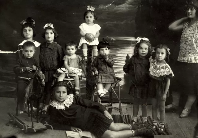 Sima Shvarts with her cousins