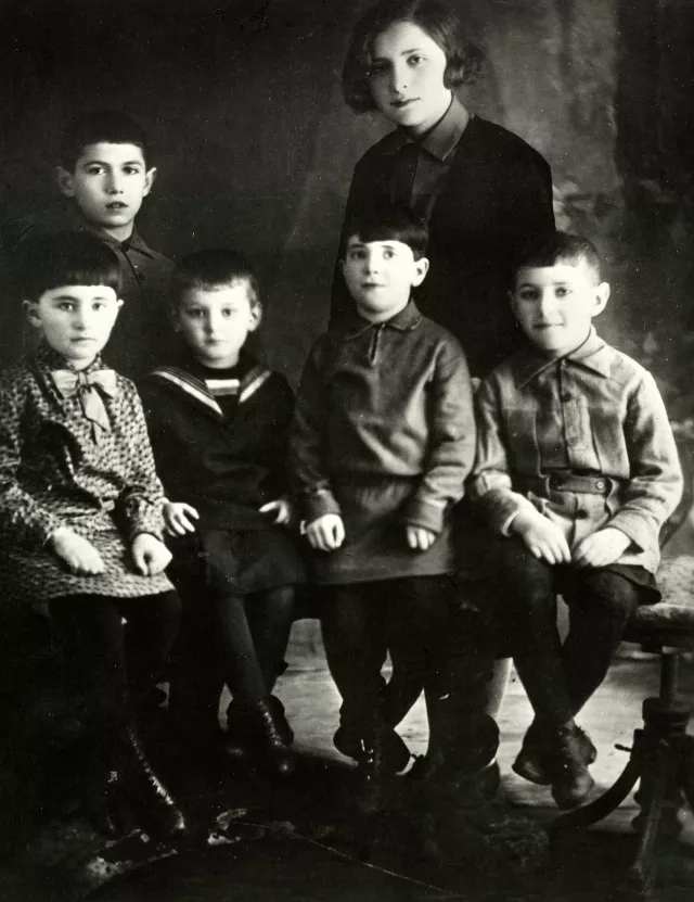 Sima Shvarts with her cousins