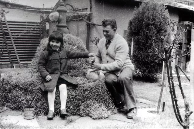 Feldmár Sándor és unokája, Kovár Andrea