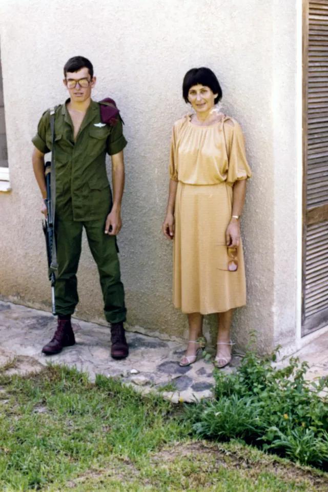 Yoram Pressburger as an Israeli Army paratrooper