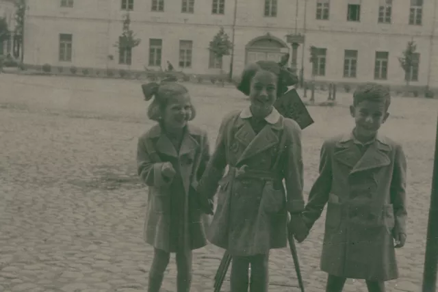 Agnesa Urbanova with friends Agnesa Urbanova with friends