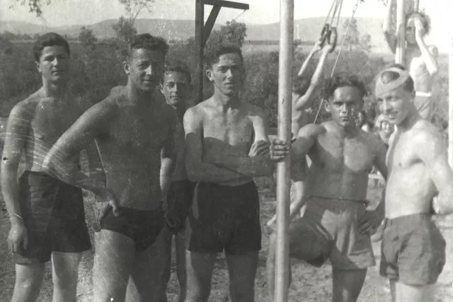 Bernard Knezo Schönbrun with young people at the swimming pool in Michalovce