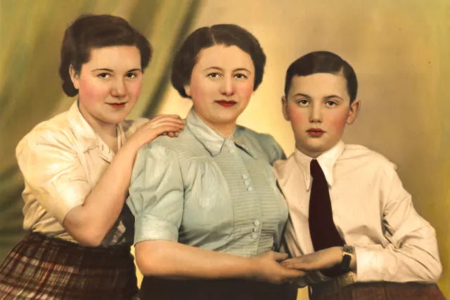 Magda Frkalova with her mother, Maria Wohlsteinova, and her brother, Imrich Wohlstein