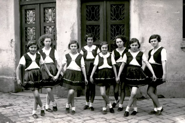 Marta Jakobovicová  és osztálytársnõi fellépése