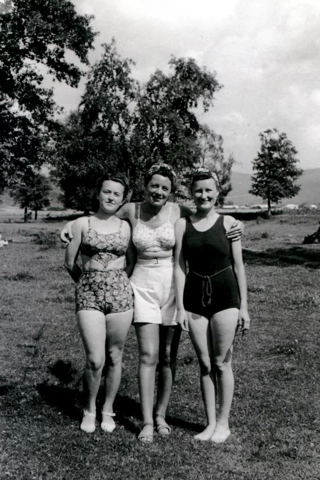 Katarina Jakobovicová és barátnõi a homonnai strandon