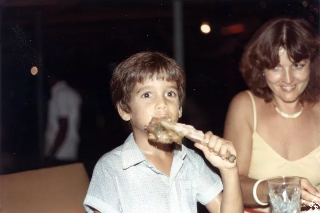 Ru'ena Hornová menye és unokája, Ofer Nigériában