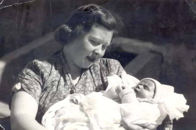 Viola Rozalia Fischerova with her daughter Helenka