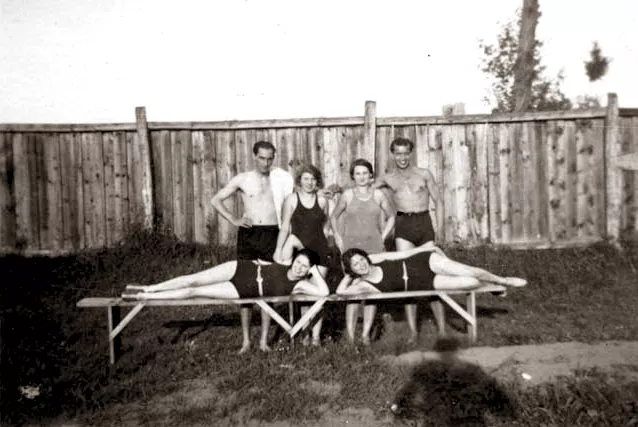 Marta Pasternakova with sisters and friends