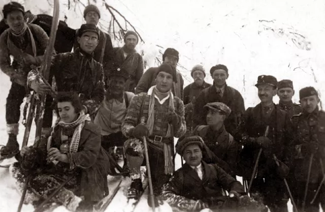 Teodor Pasternak and Maccabi members