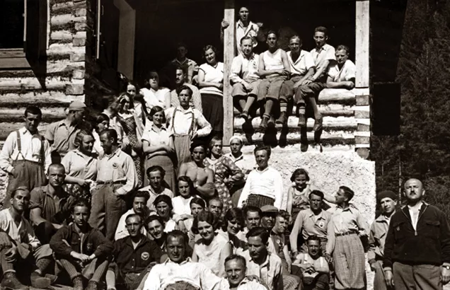 Teodor  Pasternak and Maccabi members