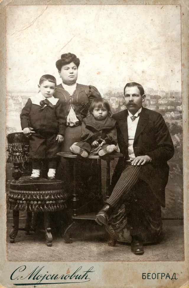 Lenka Koen and family