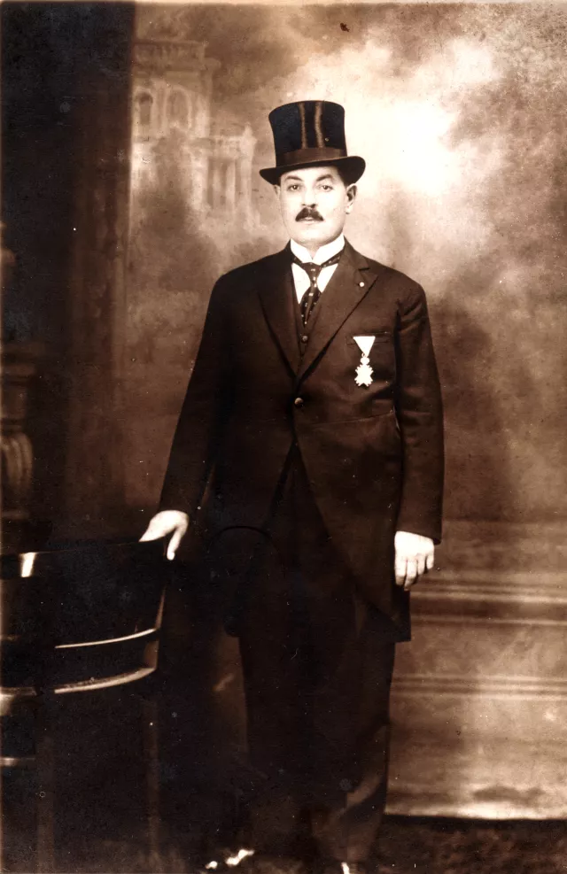 Jakov Kalef wearing a medal