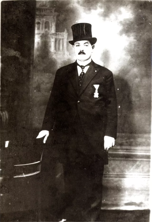 Jakov Kalef  with medal