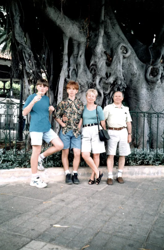 Frieda Stoyanovskaya's younger son Leonid Gordeyev's family