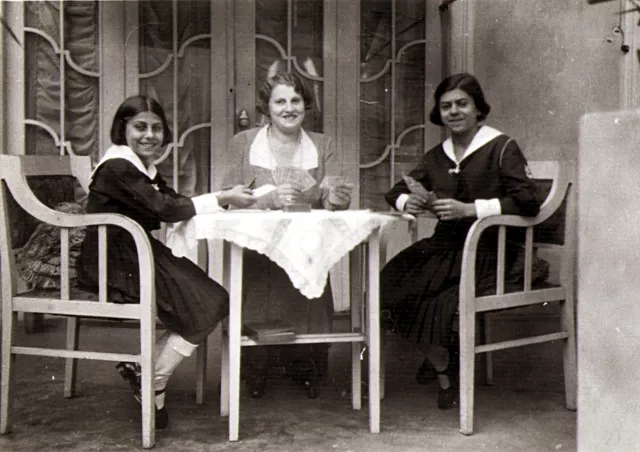 Ilona Seifert, her mother Iren Riemer and her sister