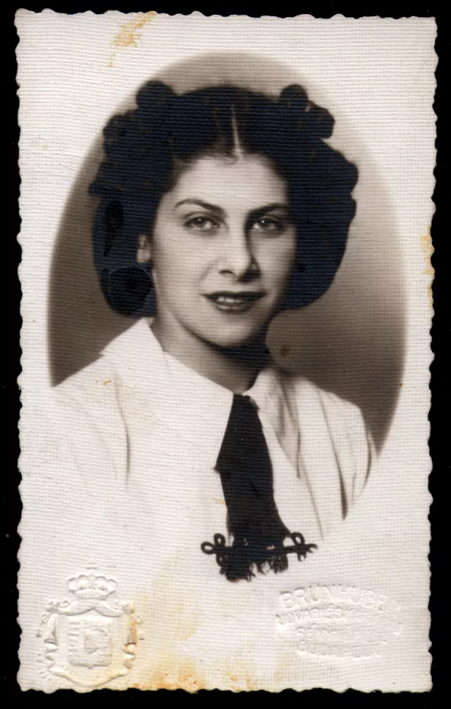 Graduation photo of Ilona Seifert Graduation photo of Ilona Seifert