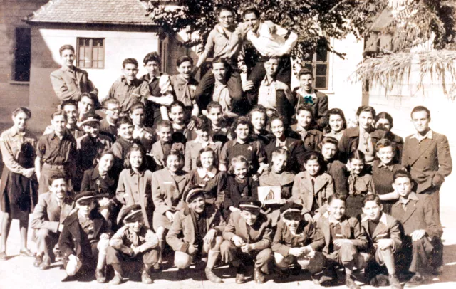 Judita Sendrei in the Hashomer Hazair group