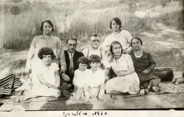 A picnic of the Angel family