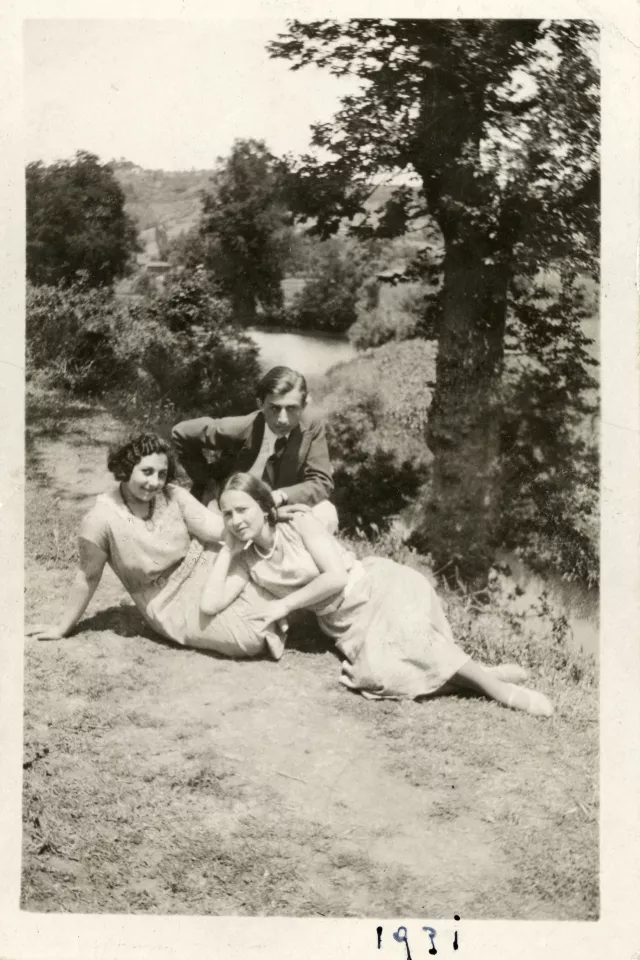 Elsa Perahya with friends