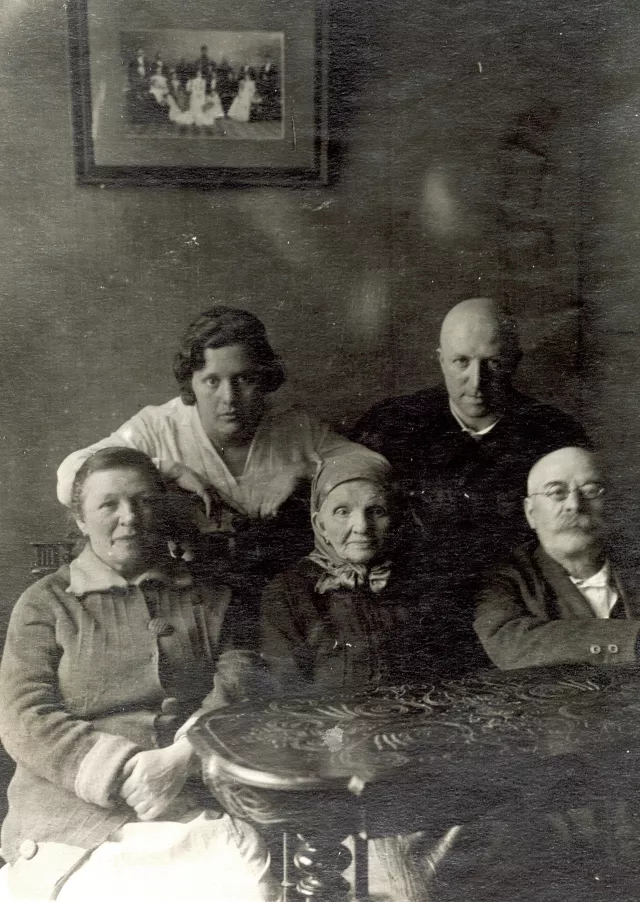 Ada Dal's family Ada Dal's family