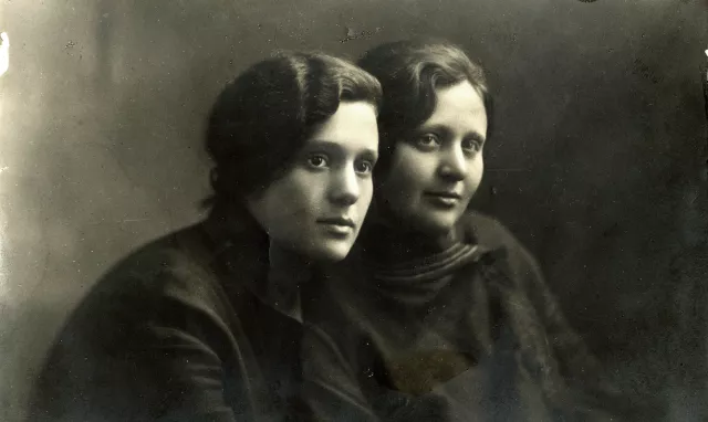 Maria Vulih and her sister Udel Vulih Maria Vulih and her sister Udel Vulih