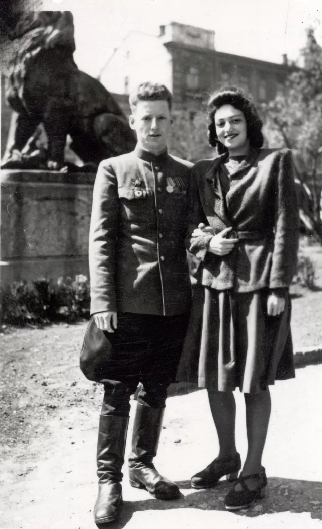 Arnold Fabrikant with his fiancee Nathalia Yampolskaya Arnold Fabrikant with his fiancee Nathalia Yampolskaya