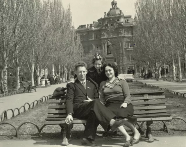 Arnold Fabrikant with his wife Nathalia Yampolskaya and daughter Yelena Filurova Arnold Fabrikant with his wife Nathalia Yampolskaya and daughter Yelena Filurova