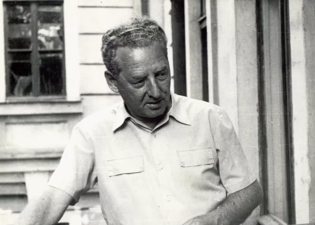 Arnold Fabrikant Arnold Fabrikant