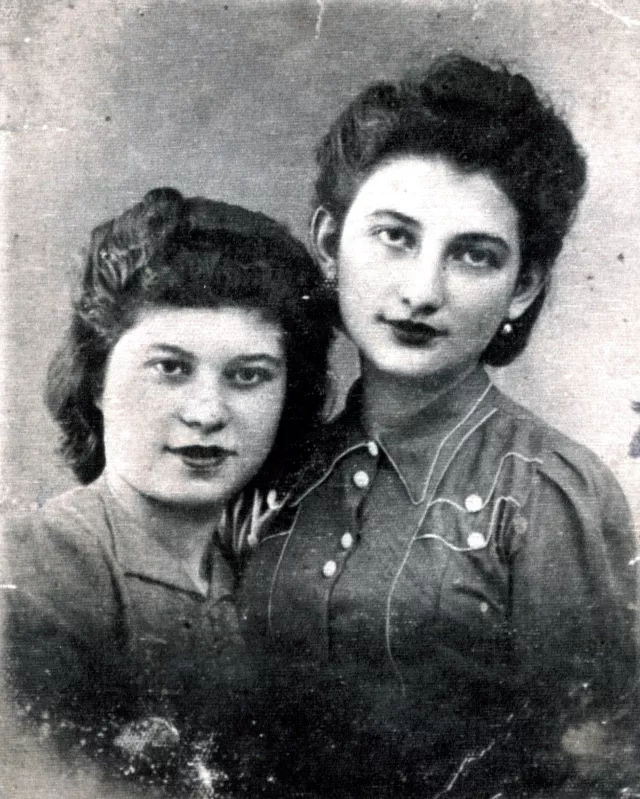 Anna Schwartzman with her friend Anna Schwartzman with her friend