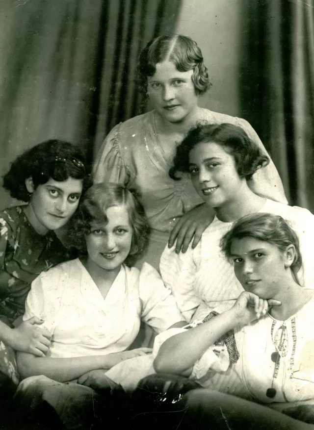 Zhenia Kriss with her friends Zhenia Kriss with her friends