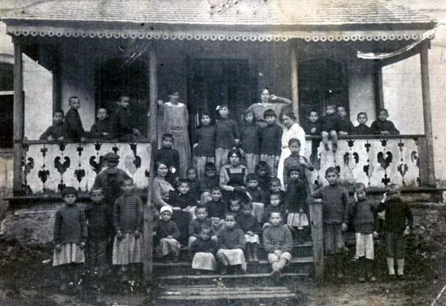 Dora Postrelko with her sister