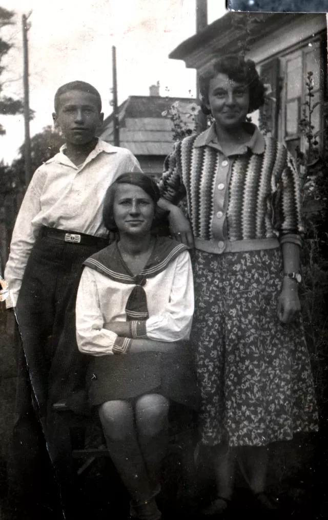Evgenia Galina, Abram Breizman and a relative Evgenia Galina, Abram Breizman and a relative