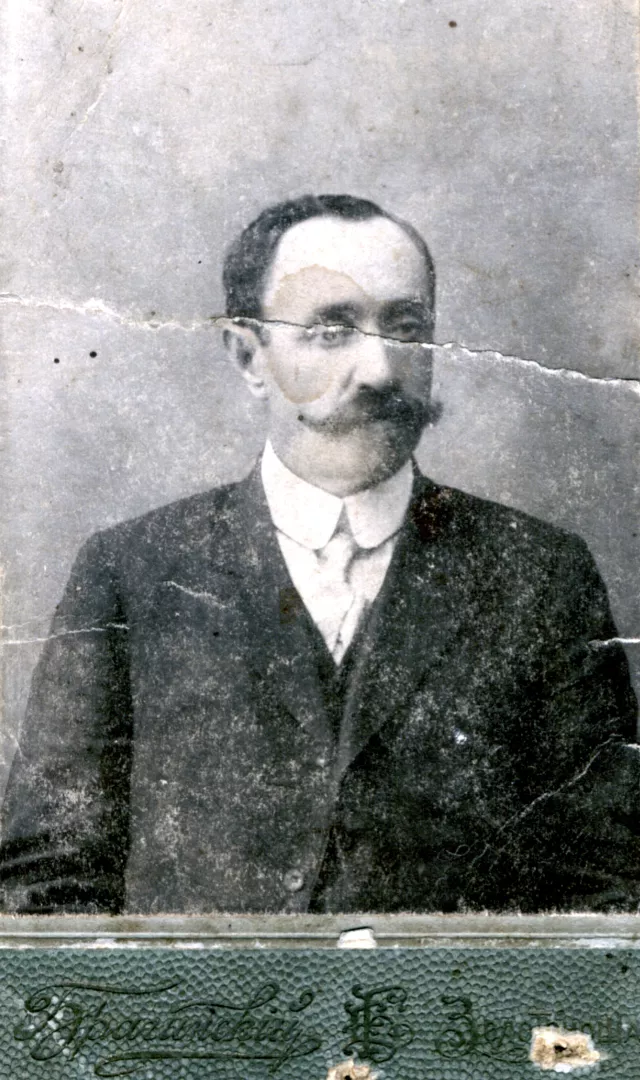 Engelina Goldentracht's grandfather Aron Stravets