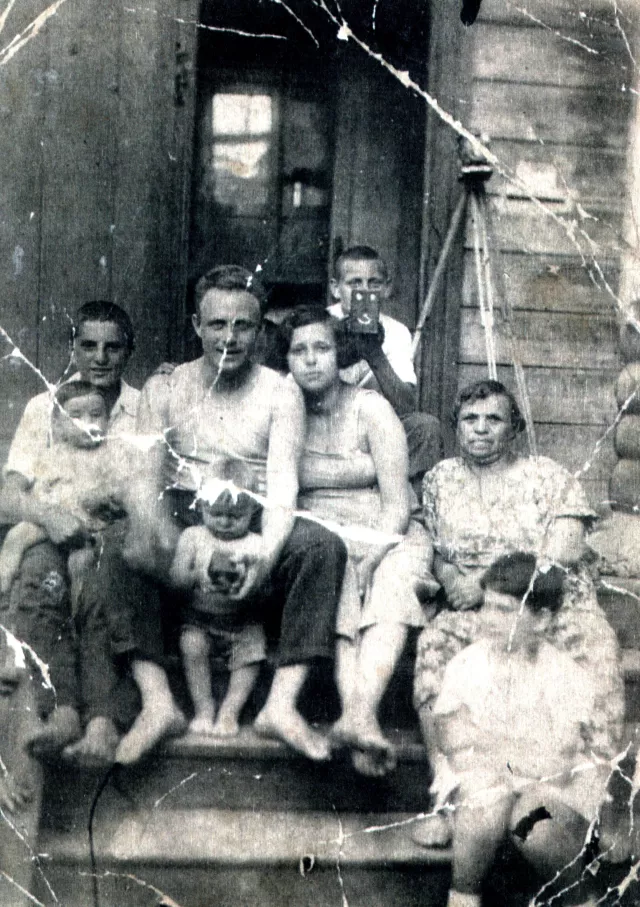 Efim Pisarenko, his brother Misha Pisarenko and their neighbors Efim Pisarenko, his brother Misha Pisarenko and their neighbors