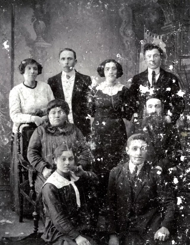 Rosa Gershenovich's paternal grandfather Aron-Shloime Veltman and his family