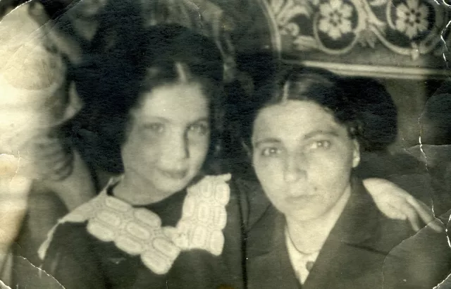 Fira Shwartz with her mother Rosa Shwartz