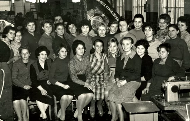 Fira Shwartz with her fellow employees