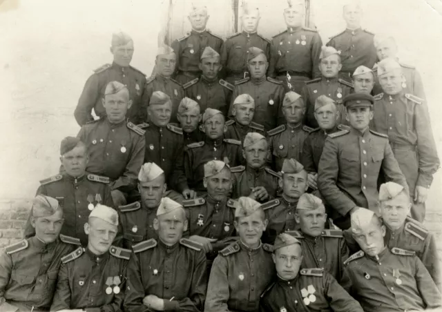 Grigoriy Golod with cadets at the infantry school Grigoriy Golod with cadets at the infantry school