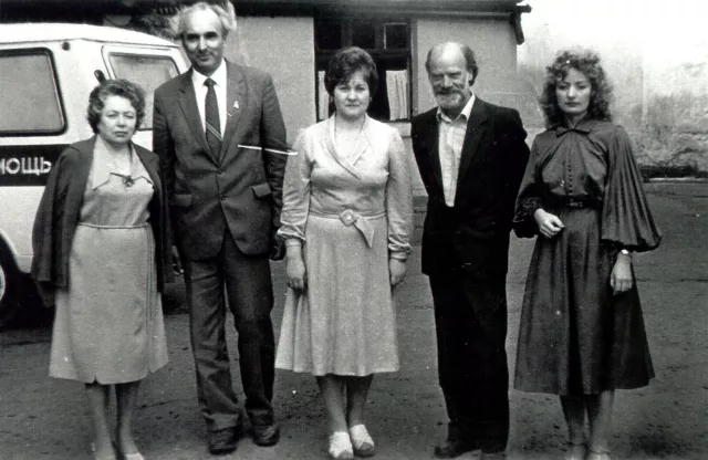 Anna Ivankovitser's sister Maria Ivankovitser with 
some of her medical colleagues