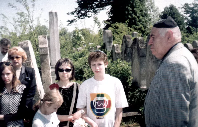 Anna Ivankovitser's grandson Semyon Korenblum in the Jewish cemetery