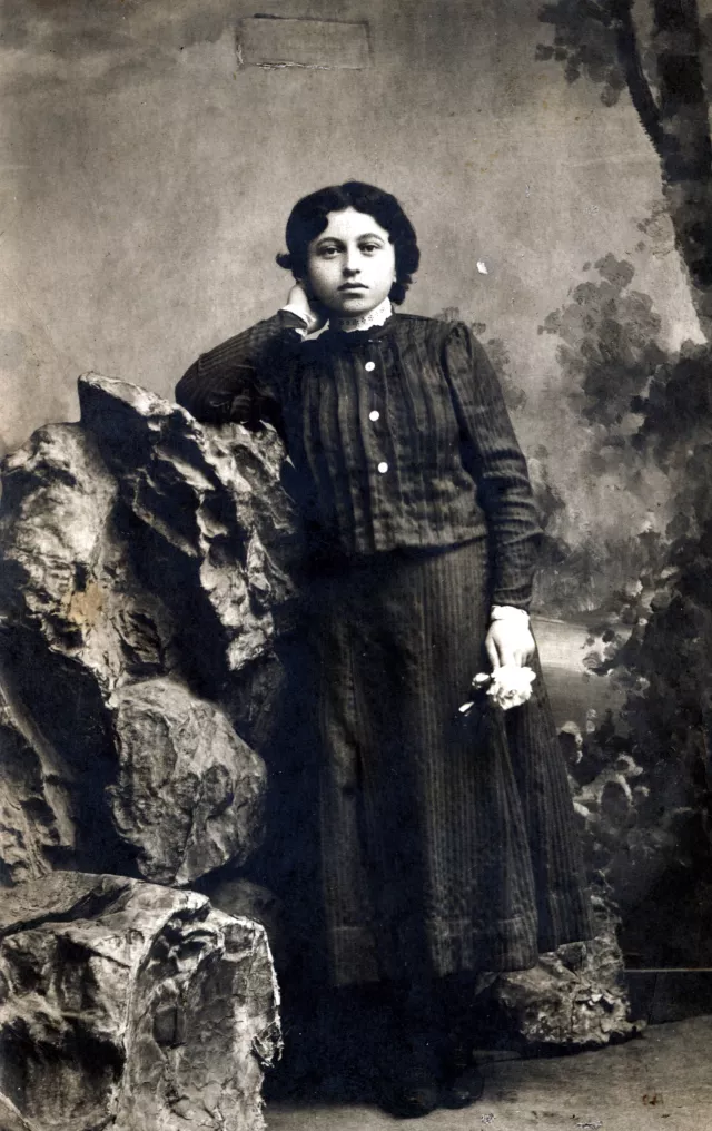 Jemma Grinberg's father's sister Nehama Grinberg