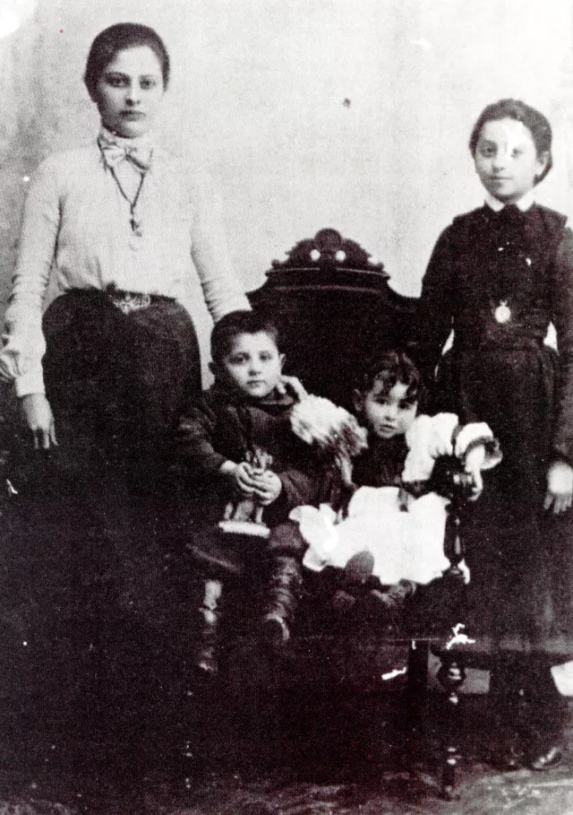 Lazar Gurfinkel's mother Sarah Gurfinkel with her cousin's brother and sisters Lazar Gurfinkel's mother Sarah Gurfinkel with her cousin's brother and sisters