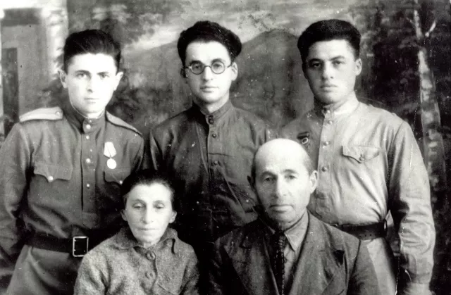 Mark Derbaremdiker's family